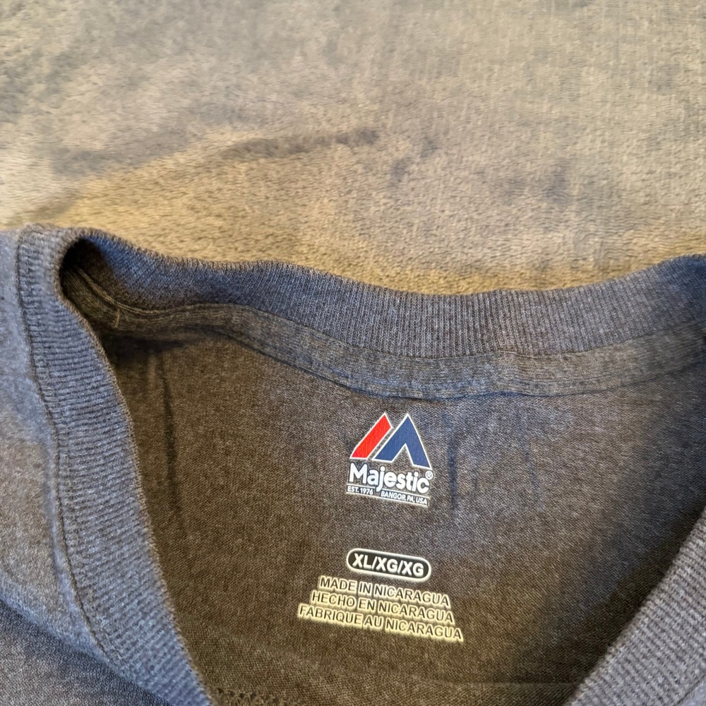 Majestic Chicago Cubs T Shirt Gray Baseball Graphic Tee Mens Extra Large NWT - Picture 3 of 9